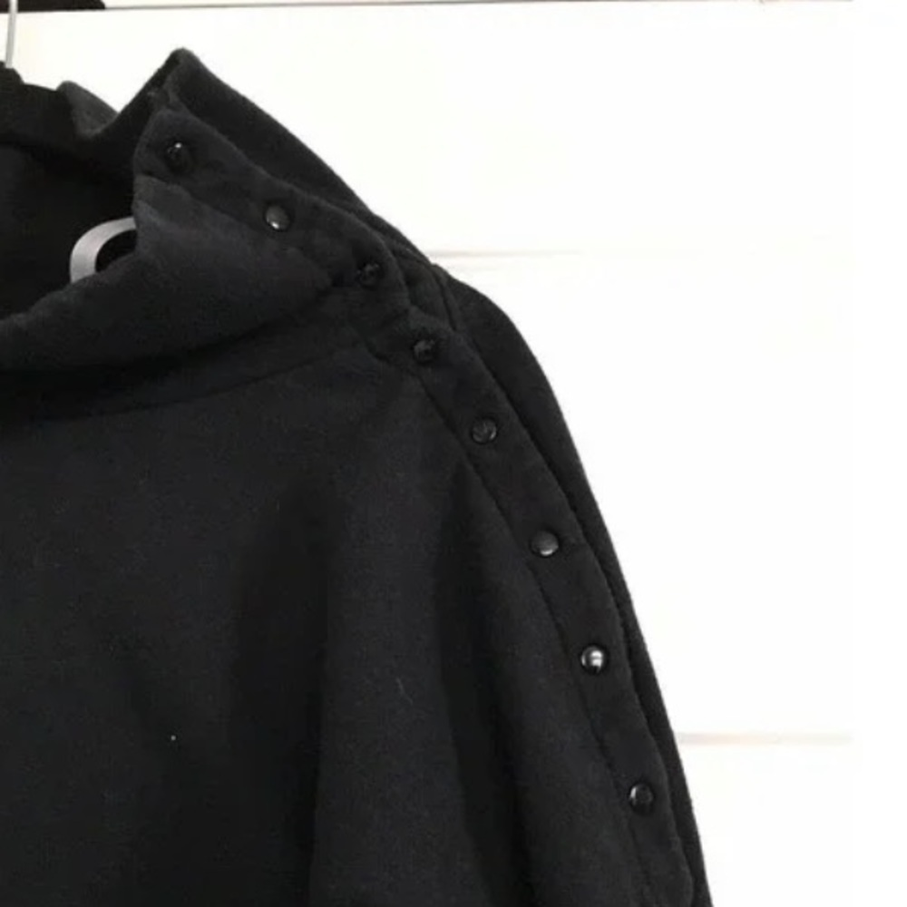 FABLETICS Black "Peary" Snap Shoulder Funnel Neck Crop Pullover Sweatshirt L - Picture 8 of 8